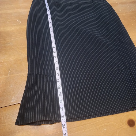 Tahari ASL 2pc Jacket + Skirt Suit Womens 4 Black Pinstripe Pleated Career Exec - Picture 14 of 16